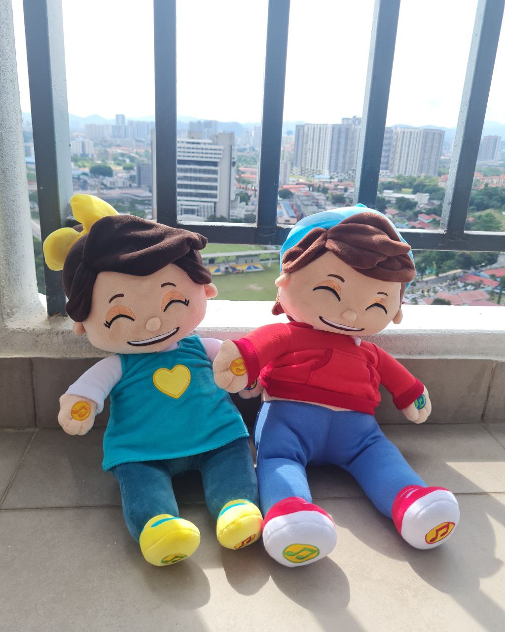 Omar Singing Doll (Omar and Hana)